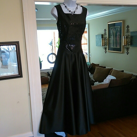 rivars Dresses & Skirts - River's black super flare, sequined dress